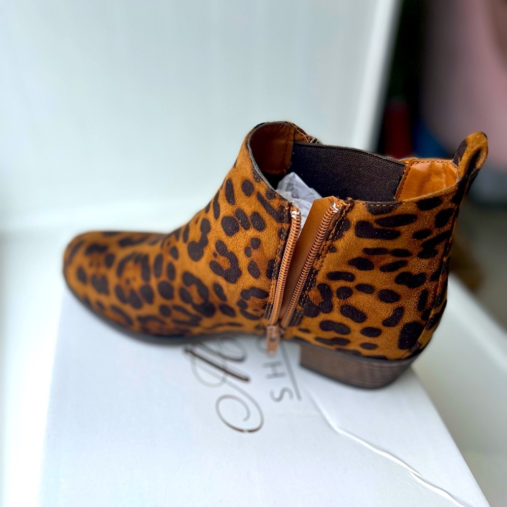 Leopard booties size 8